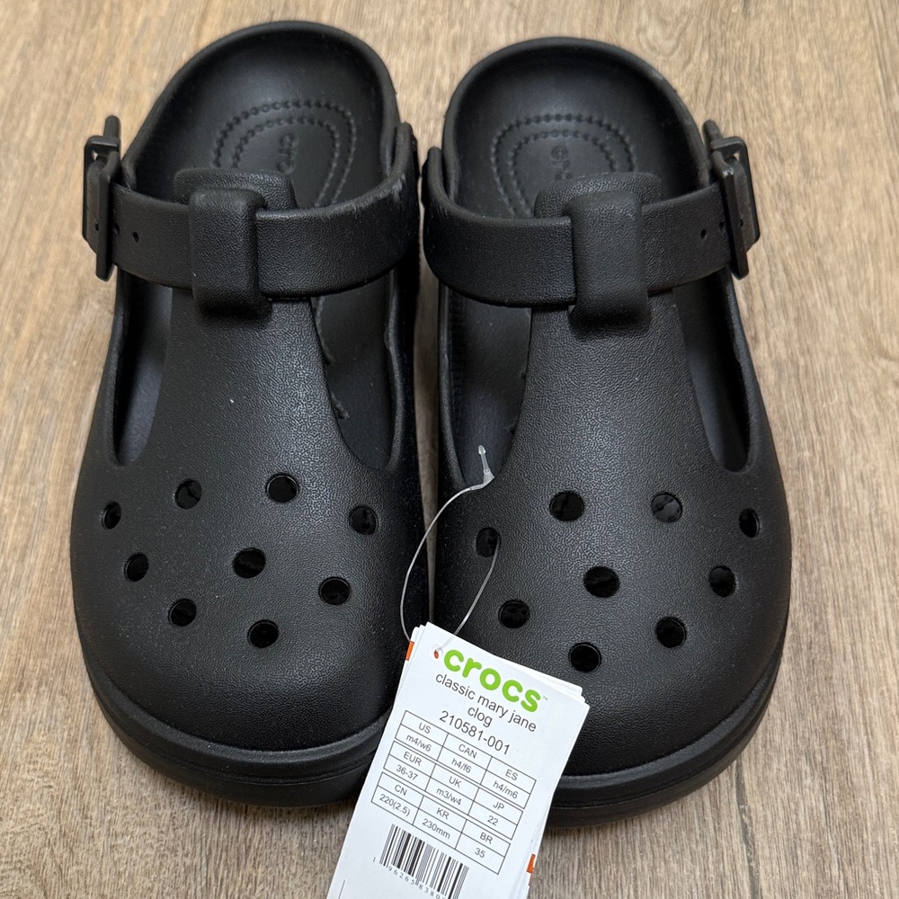 NWT Crocs Mary Jane’s